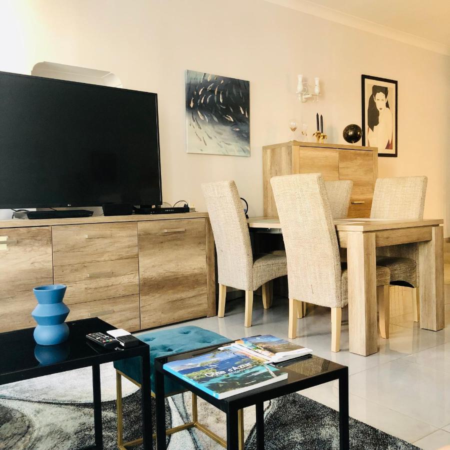 Charming Apartment Near The Beach Вилафранк-сюр-Мер Екстериор снимка