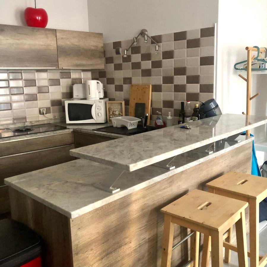 Charming Apartment Near The Beach Вилафранк-сюр-Мер Екстериор снимка